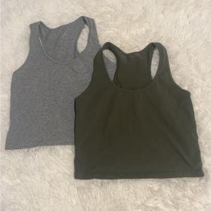 Set of 2 Grey and Green Plain Tanks